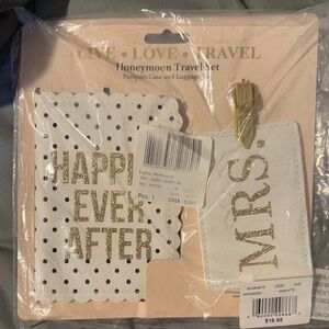 Honeymoon Travel Set - White and Gold